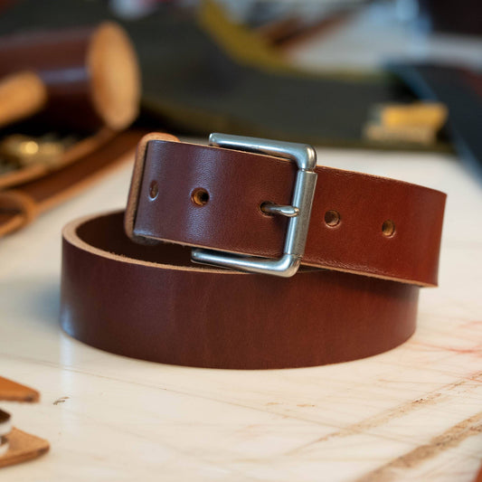 British Brown leather belt with a nickel matte casual buckle.
